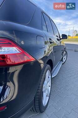 Внедорожник / Кроссовер Mercedes-Benz M-Class 2012 в 