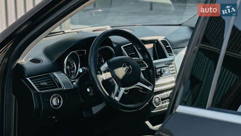 Внедорожник / Кроссовер Mercedes-Benz M-Class 2014 в Ровно