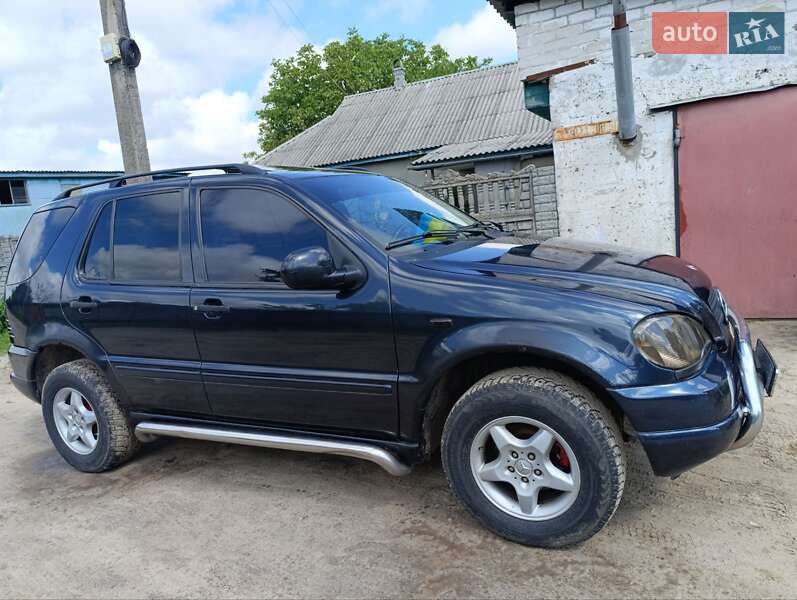Позашляховик / Кросовер Mercedes-Benz M-Class 1998 в Чернігові