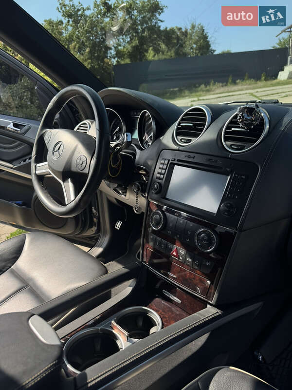 Позашляховик / Кросовер Mercedes-Benz M-Class 2010 в Харкові