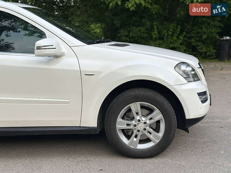 Внедорожник / Кроссовер Mercedes-Benz M-Class 2010 в Черновцах
