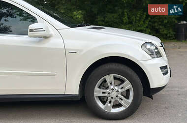 Позашляховик / Кросовер Mercedes-Benz M-Class 2011 в 