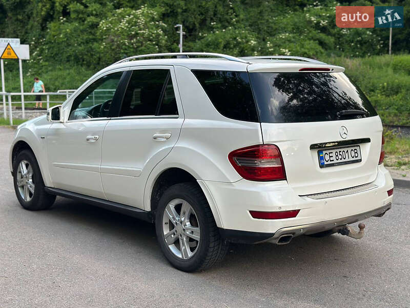 Внедорожник / Кроссовер Mercedes-Benz M-Class 2010 в Черновцах