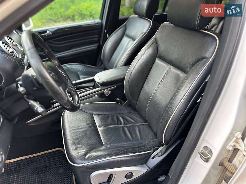 Внедорожник / Кроссовер Mercedes-Benz M-Class 2010 в Черновцах