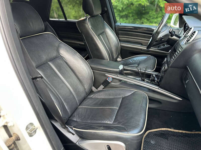 Внедорожник / Кроссовер Mercedes-Benz M-Class 2010 в Черновцах