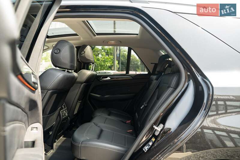 Внедорожник / Кроссовер Mercedes-Benz M-Class 2012 в Черновцах