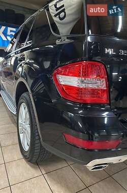 Позашляховик / Кросовер Mercedes-Benz M-Class 2010 в 