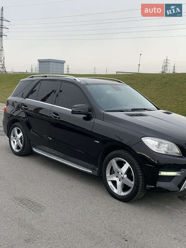 Внедорожник / Кроссовер Mercedes-Benz M-Class 2011 в Днепре
