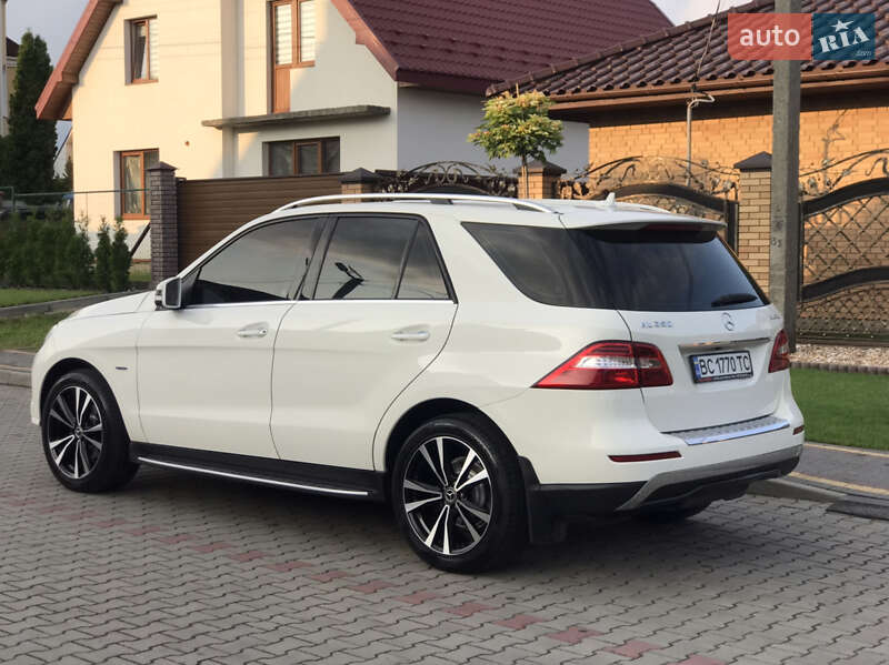 Позашляховик / Кросовер Mercedes-Benz M-Class 2012 в Луцьку