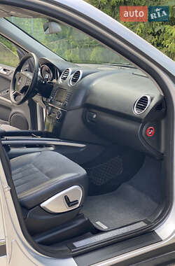 Внедорожник / Кроссовер Mercedes-Benz M-Class 2005 в 