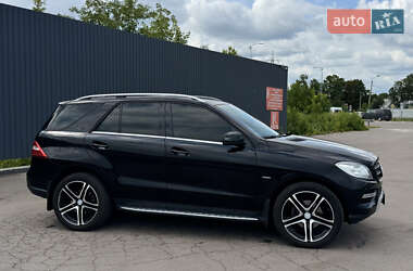 Внедорожник / Кроссовер Mercedes-Benz M-Class 2012 в 