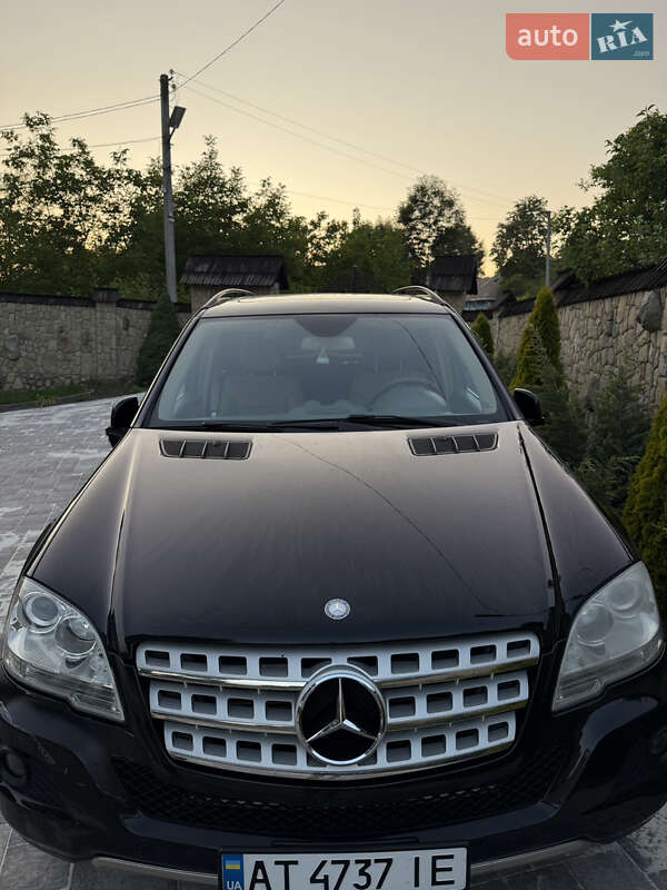 Внедорожник / Кроссовер Mercedes-Benz M-Class 2011 в Снятине