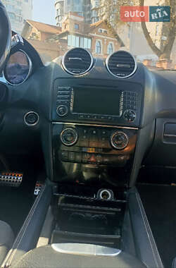 Внедорожник / Кроссовер Mercedes-Benz M-Class 2006 в 