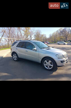 Внедорожник / Кроссовер Mercedes-Benz M-Class 2006 в 