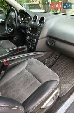 Внедорожник / Кроссовер Mercedes-Benz M-Class 2006 в 