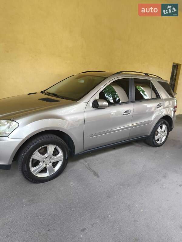 Внедорожник / Кроссовер Mercedes-Benz M-Class 2006 в Киеве