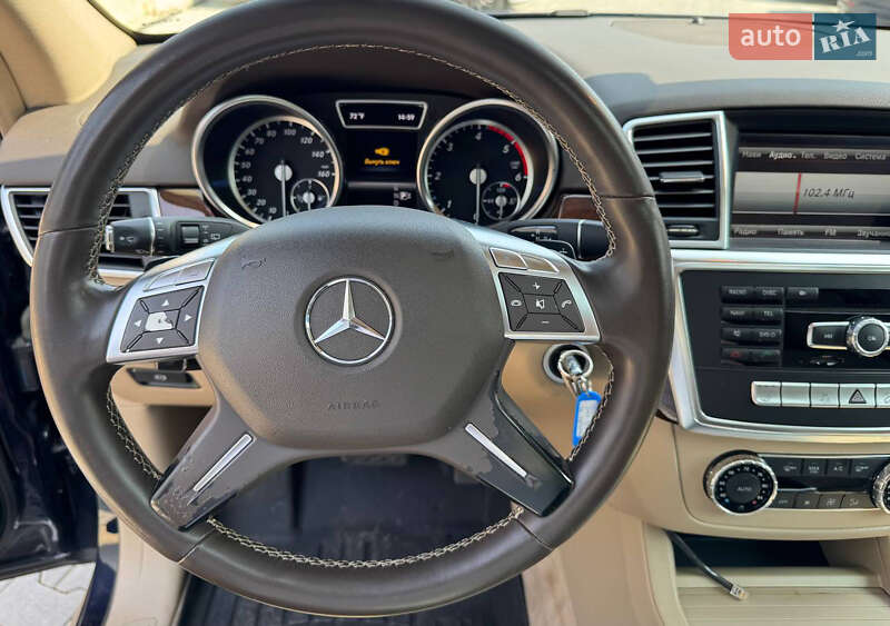 Внедорожник / Кроссовер Mercedes-Benz M-Class 2012 в Черновцах