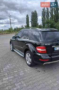 Внедорожник / Кроссовер Mercedes-Benz M-Class 2010 в 