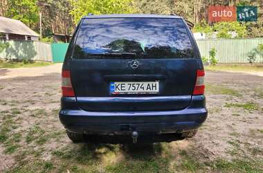 Внедорожник / Кроссовер Mercedes-Benz M-Class 2002 в 