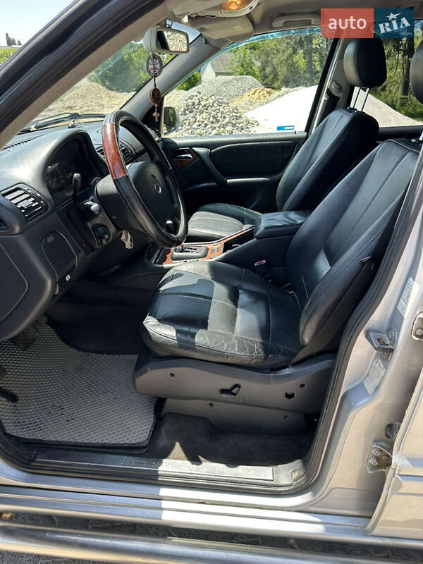 Внедорожник / Кроссовер Mercedes-Benz M-Class 2003 в Черновцах