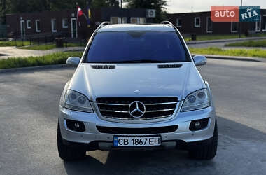 Внедорожник / Кроссовер Mercedes-Benz M-Class 2005 в 