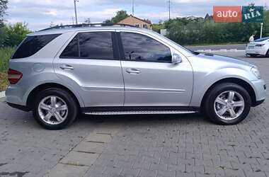 Позашляховик / Кросовер Mercedes-Benz M-Class 2006 в 
