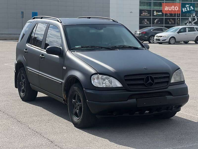 Внедорожник / Кроссовер Mercedes-Benz M-Class 2001 в Запорожье