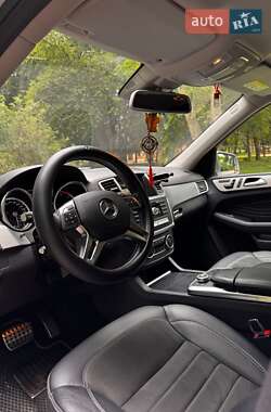 Внедорожник / Кроссовер Mercedes-Benz M-Class 2015 в 