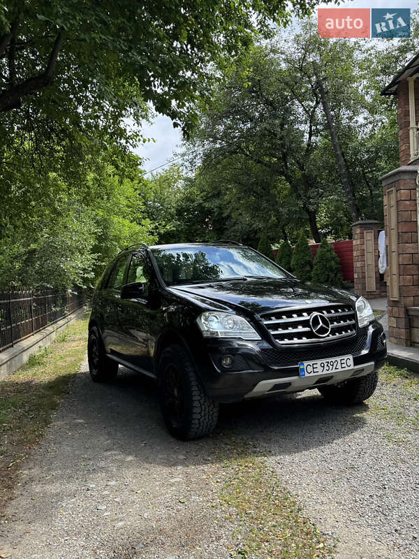 Внедорожник / Кроссовер Mercedes-Benz M-Class 2011 в Черновцах