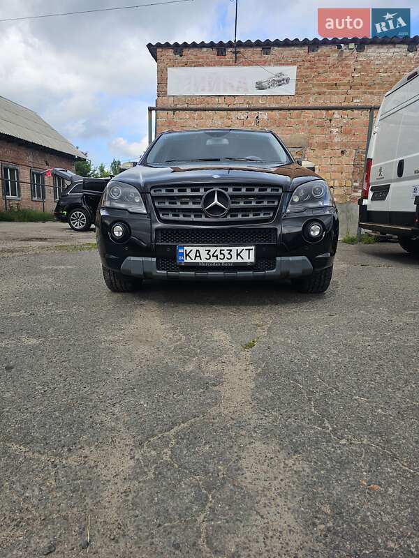 Внедорожник / Кроссовер Mercedes-Benz M-Class 2009 в Фастове