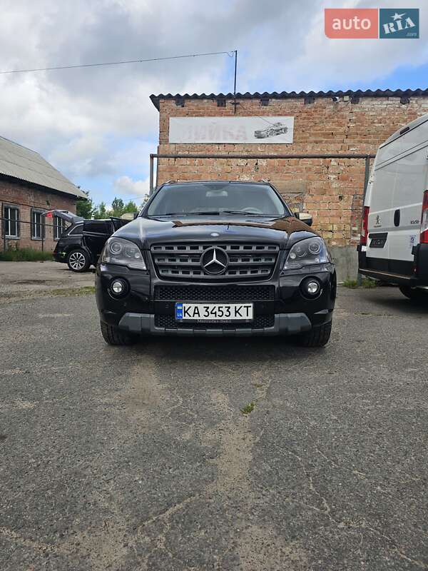 Внедорожник / Кроссовер Mercedes-Benz M-Class 2009 в Фастове