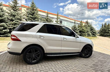 Внедорожник / Кроссовер Mercedes-Benz M-Class 2012 в 