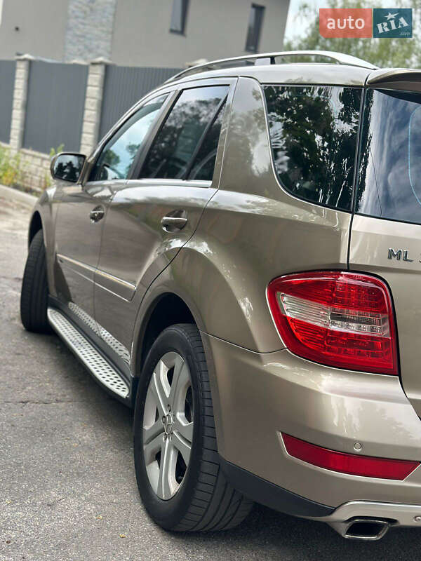 Позашляховик / Кросовер Mercedes-Benz M-Class 2009 в Києві