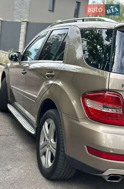 Внедорожник / Кроссовер Mercedes-Benz M-Class 2009 в 