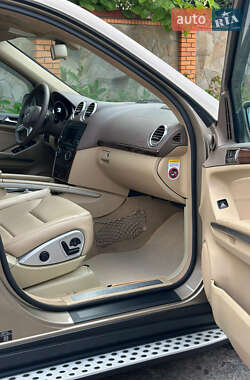 Внедорожник / Кроссовер Mercedes-Benz M-Class 2009 в 