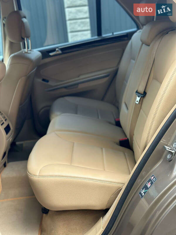 Позашляховик / Кросовер Mercedes-Benz M-Class 2009 в Києві