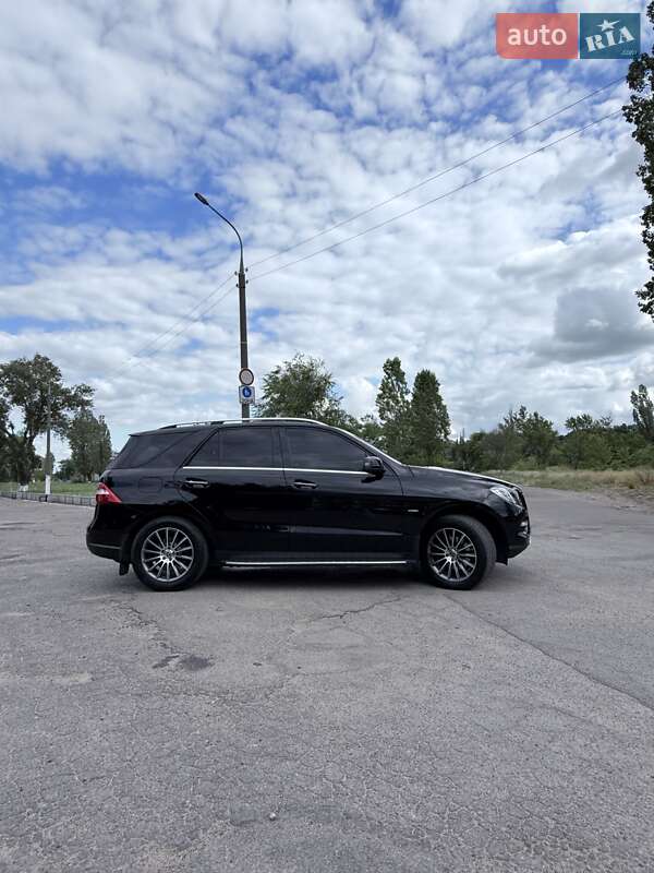 Внедорожник / Кроссовер Mercedes-Benz M-Class 2012 в Каменском