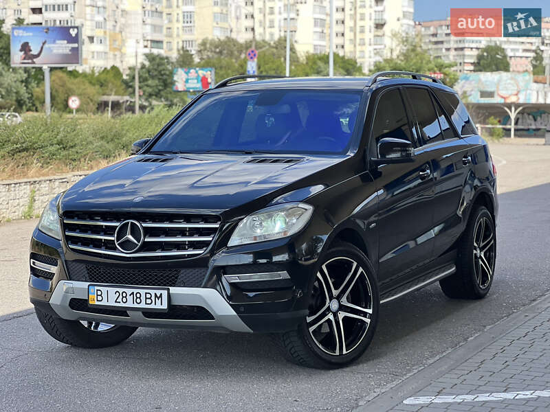 Внедорожник / Кроссовер Mercedes-Benz M-Class 2012 в 