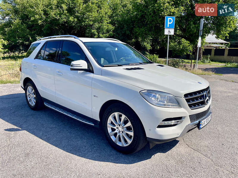 Позашляховик / Кросовер Mercedes-Benz M-Class 2012 в Києві