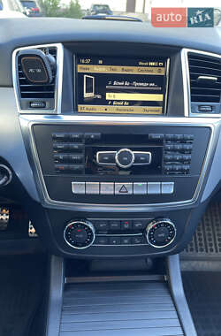 Внедорожник / Кроссовер Mercedes-Benz M-Class 2012 в 