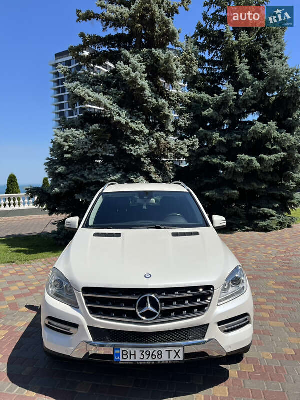 Внедорожник / Кроссовер Mercedes-Benz M-Class 2011 в 