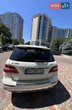Внедорожник / Кроссовер Mercedes-Benz M-Class 2011 в 