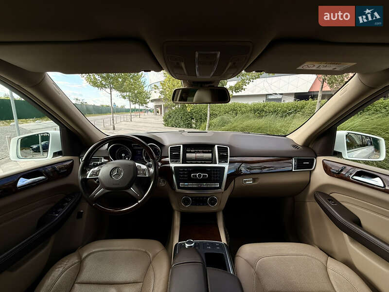 Внедорожник / Кроссовер Mercedes-Benz M-Class 2015 в Киеве