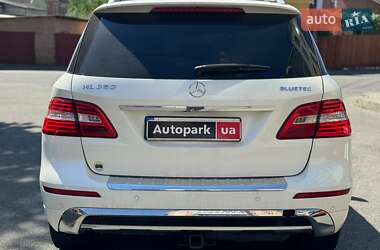 Внедорожник / Кроссовер Mercedes-Benz M-Class 2013 в 