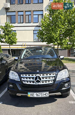 Внедорожник / Кроссовер Mercedes-Benz M-Class 2009 в 
