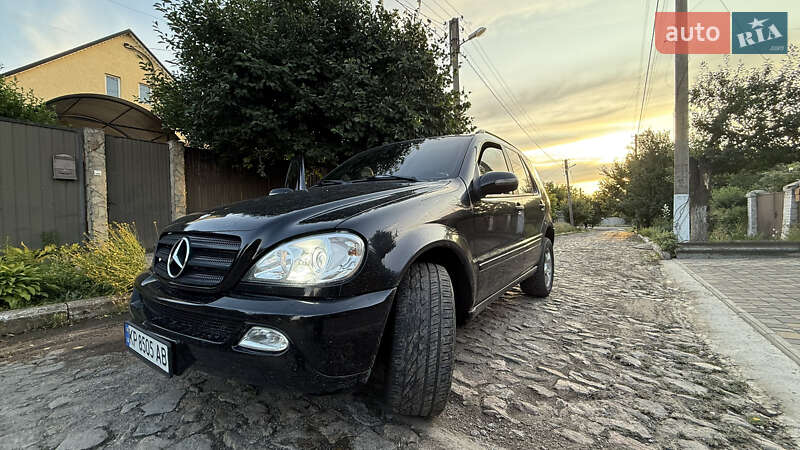 Mercedes-Benz M-Class 2004