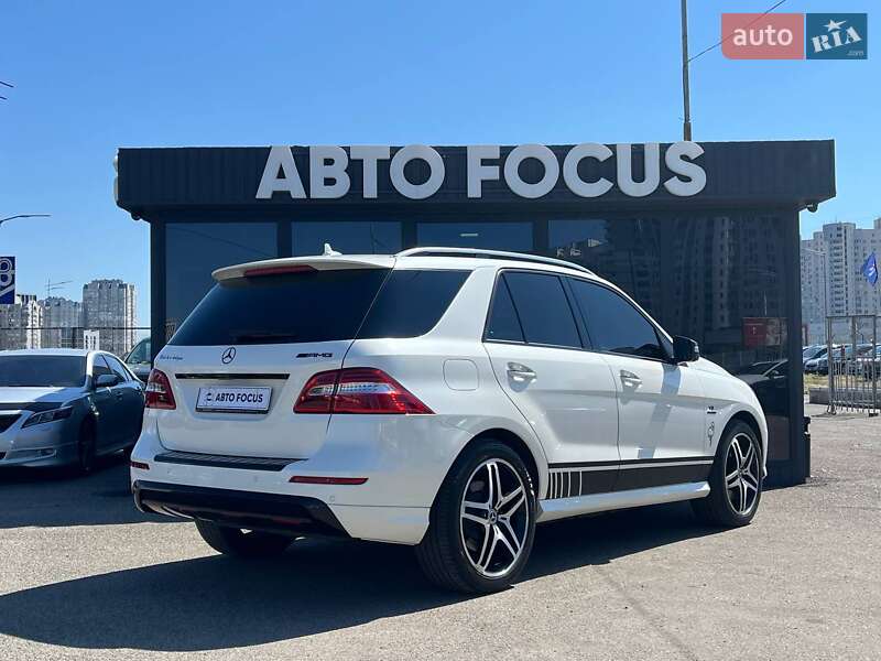 Позашляховик / Кросовер Mercedes-Benz M-Class 2014 в Києві