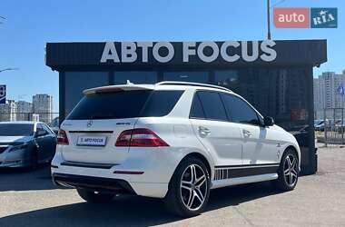 Позашляховик / Кросовер Mercedes-Benz M-Class 2014 в 