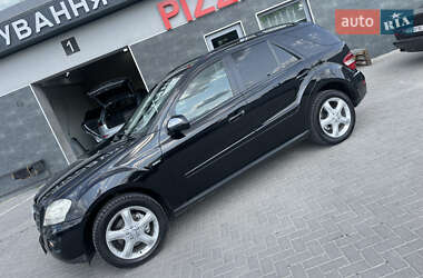 Внедорожник / Кроссовер Mercedes-Benz M-Class 2010 в 
