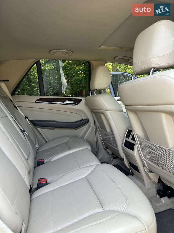 Внедорожник / Кроссовер Mercedes-Benz M-Class 2013 в Черновцах